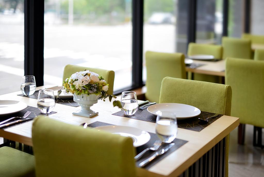 Aeris International Hotel Taichung Extérieur photo