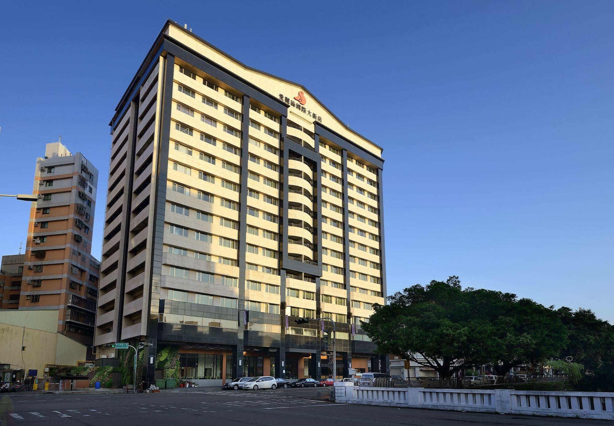 Aeris International Hotel Taichung Extérieur photo