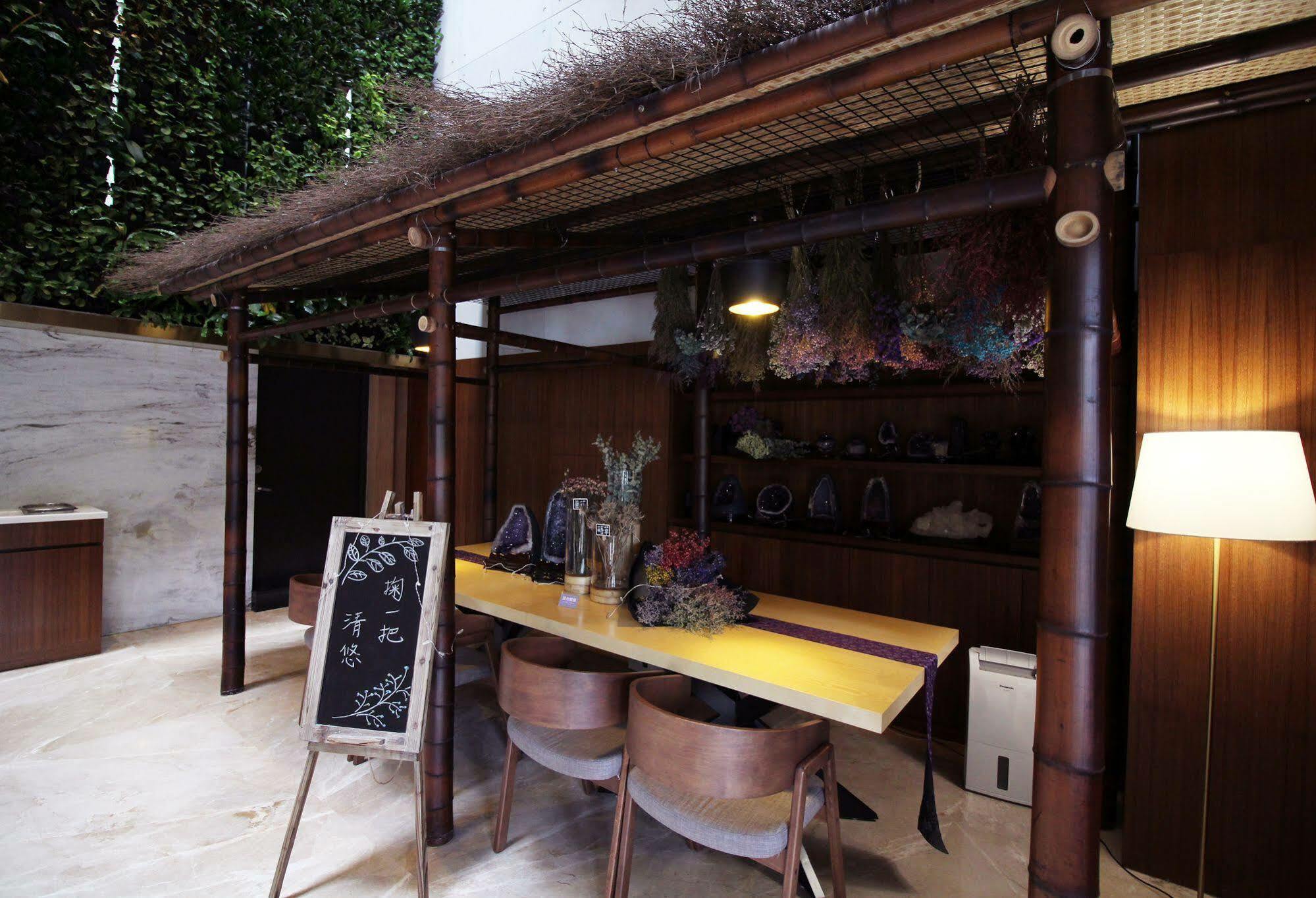 Aeris International Hotel Taichung Extérieur photo