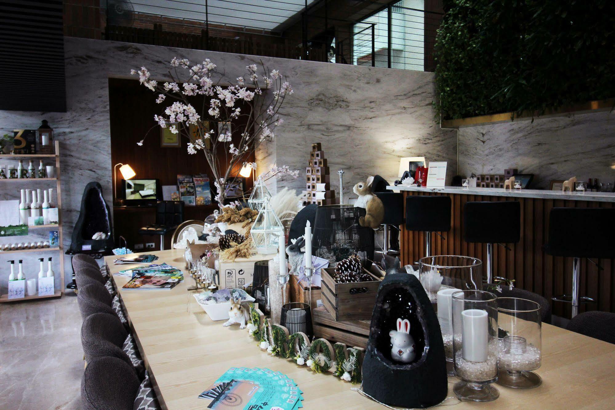 Aeris International Hotel Taichung Extérieur photo